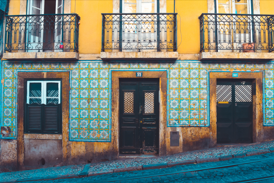 Buying a house in Portugal